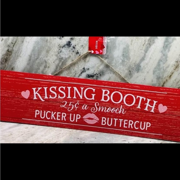 NWT Kissing Booth Wood Hanging Sign Valentine's Day 6”x 11” Home Decor - Picture 4 of 6